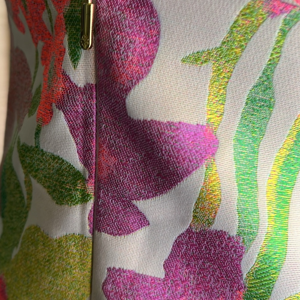 So so pretty floral Trina Turk dress.   Size 4 - Picture 7 of 7